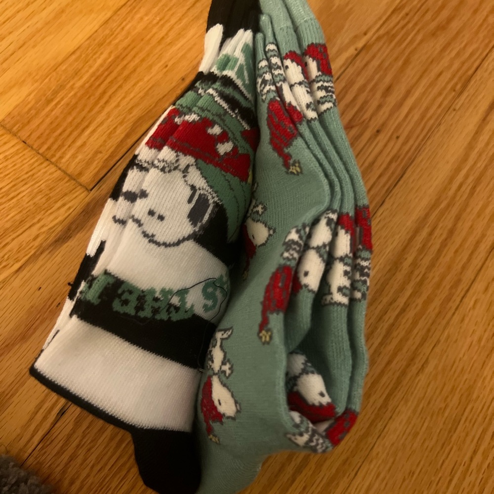 - 2 pair snoopy peanuts Socks